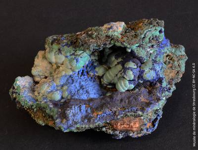 Azurite et Malachite, Moldowa, Hongrie. Cristaux bleu mer et vert pâle